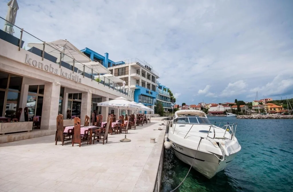 Norddalmatien Insel Dugi Otok Hotel Maxim Restaurant Aussen