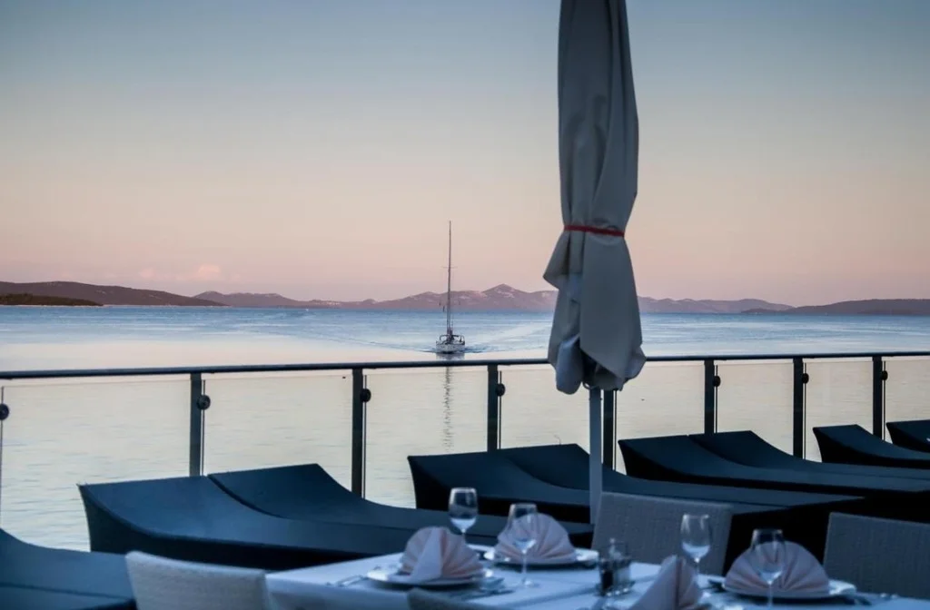 Norddalmatien Insel Dugi Otok Hotel Maxim Restaurant Aussen