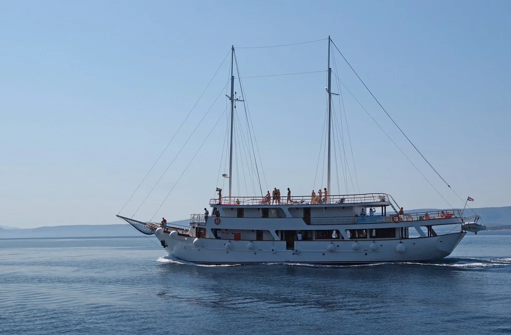 Schiff Inselhuepfen Kreuzfahrt Dionis Aussenansicht
