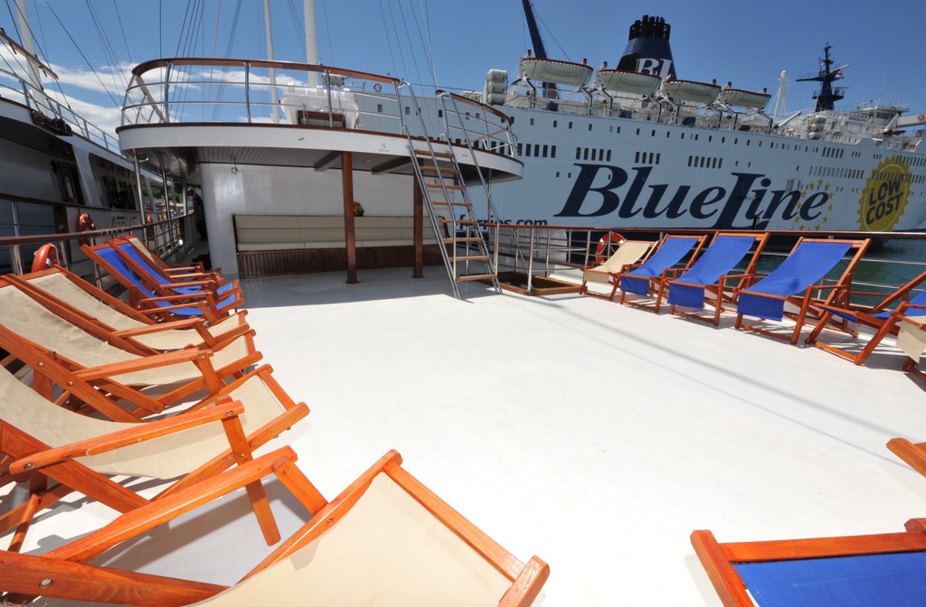Schiff Inselhuepfen Kreuzfahrt Dionis Restaurant Auf Deck