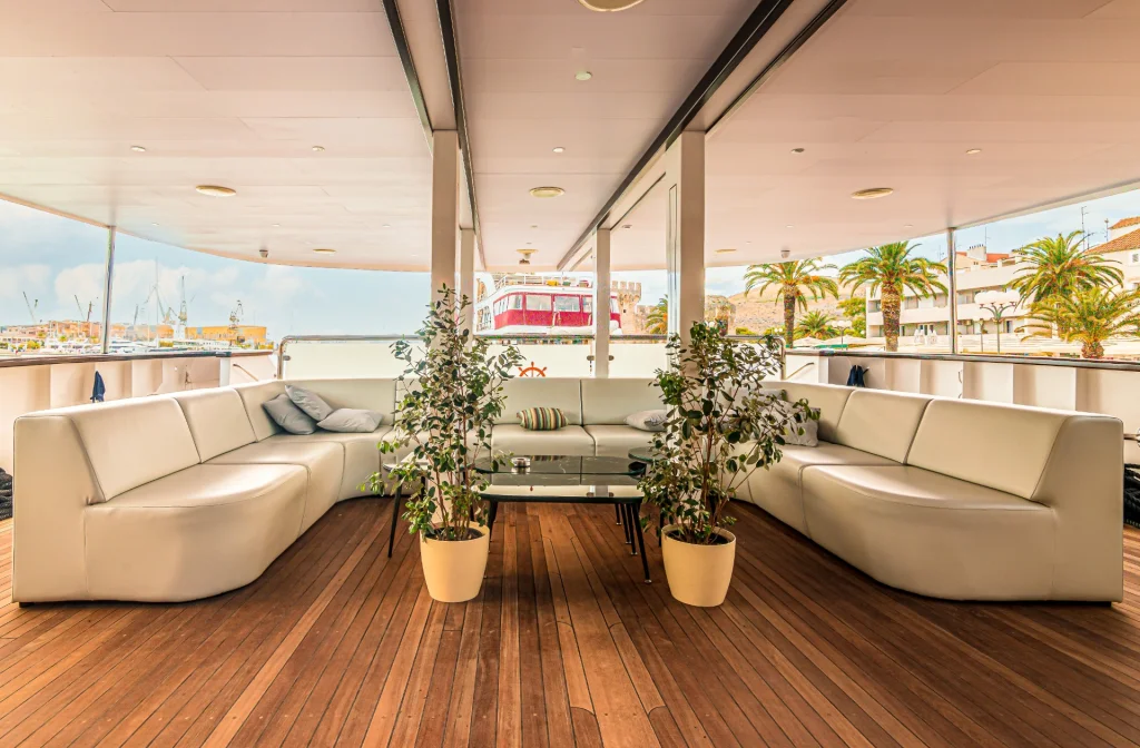Schiff Premier Heck Lounge Blumen