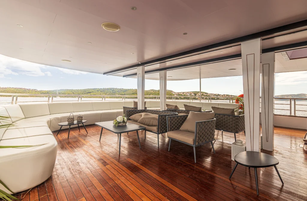 Schiff Premier Heck Lounge