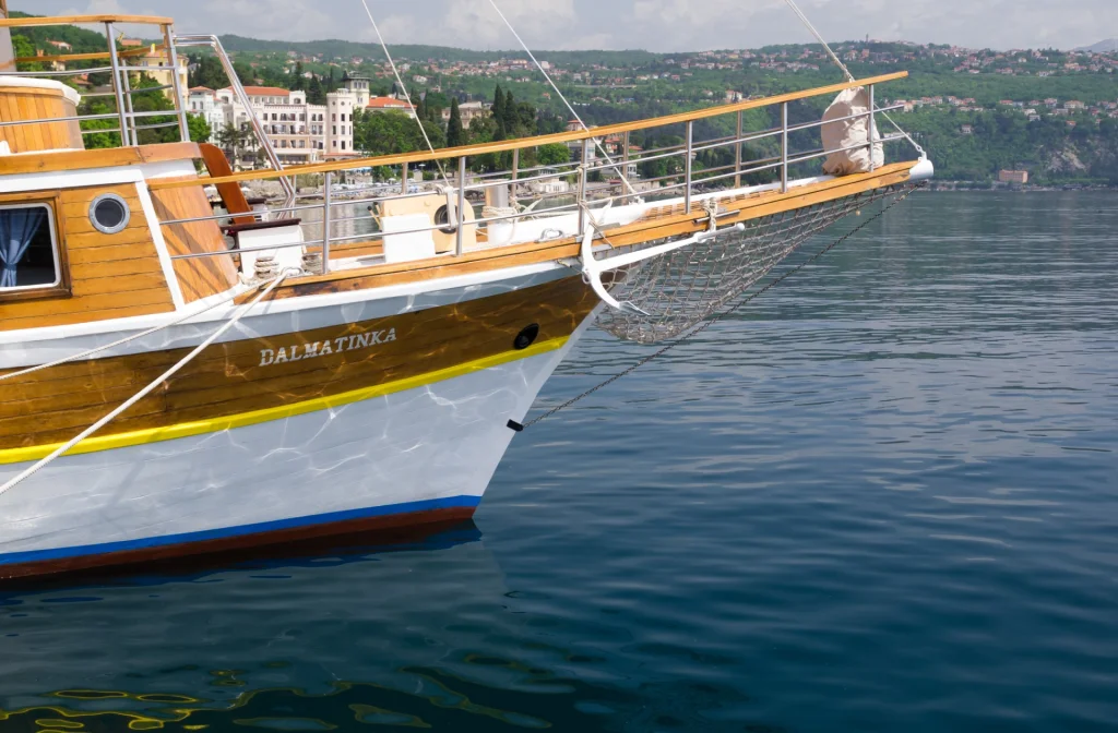 Schiff Dalmatinka Aussenansicht Bug