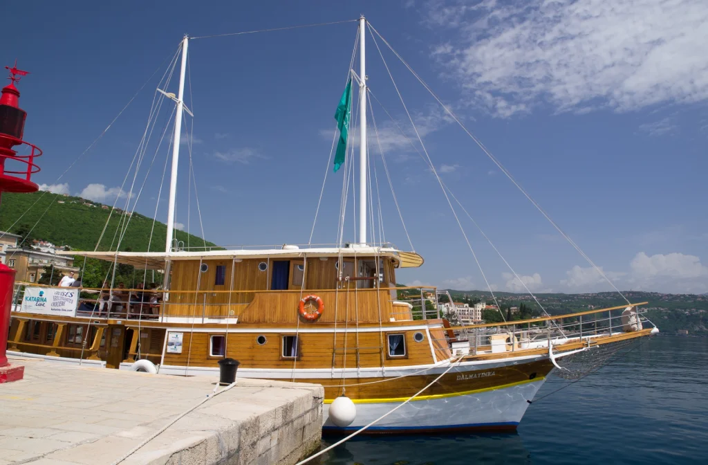 Schiff Dalmatinka Aussenansicht Hafen
