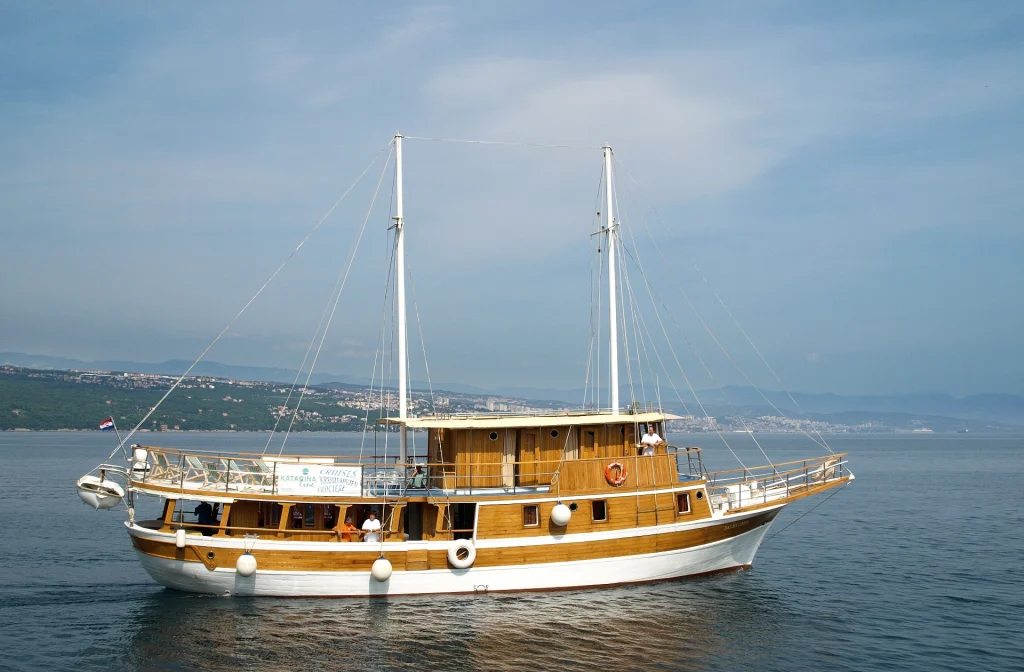 Schiff Dalmatinka Aussenansicht Steuerbord