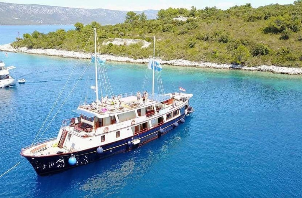 Schiff Leonardo Aussenansicht