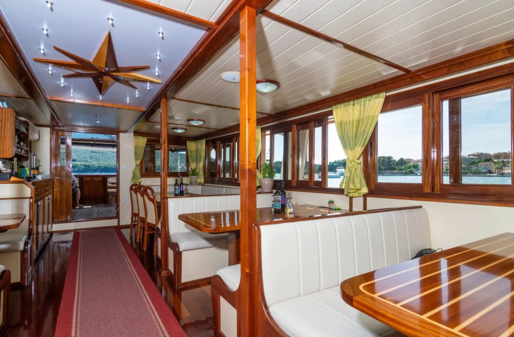 Schiff Morena Restaurant Meerblick