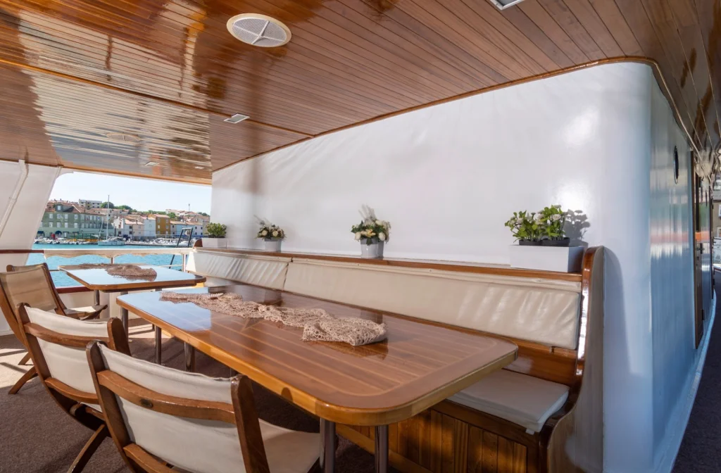 Schiff Morena Heck Lounge