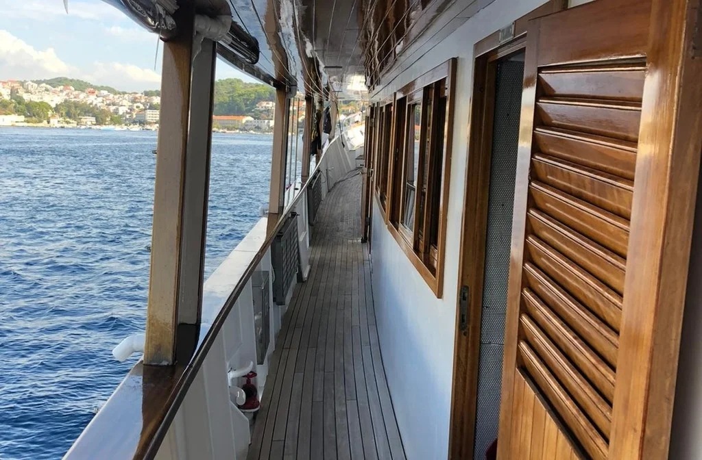 Schiff Kroatien Kreuzfahrt Meridijan Gang