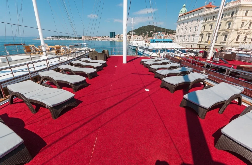 Schiff Inselhuepfen Kreuzfahrt Meridijan Deck