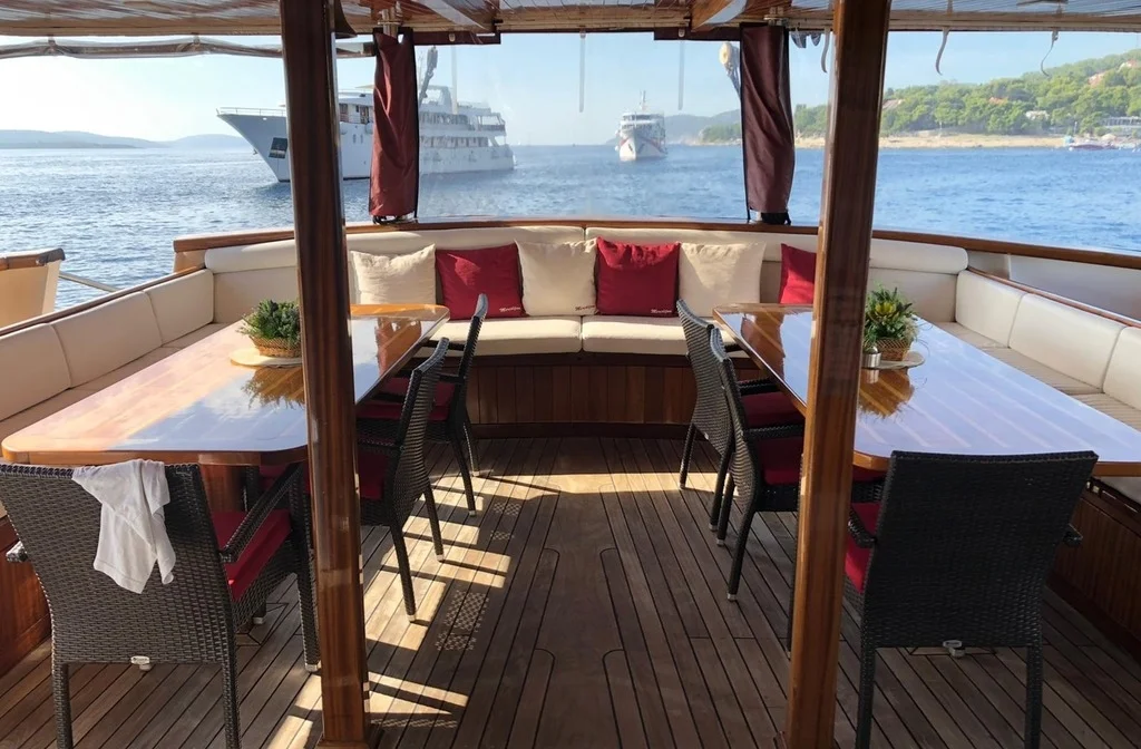 Schiff Kroatien Kreuzfahrt Meridijan Deck