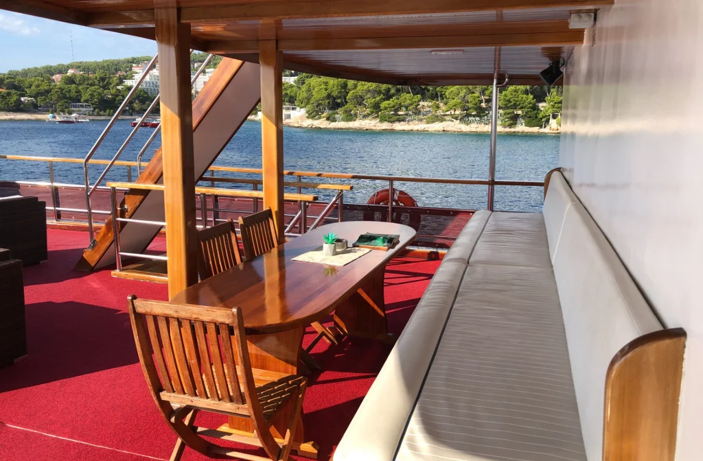 Schiff Meridijan Heck