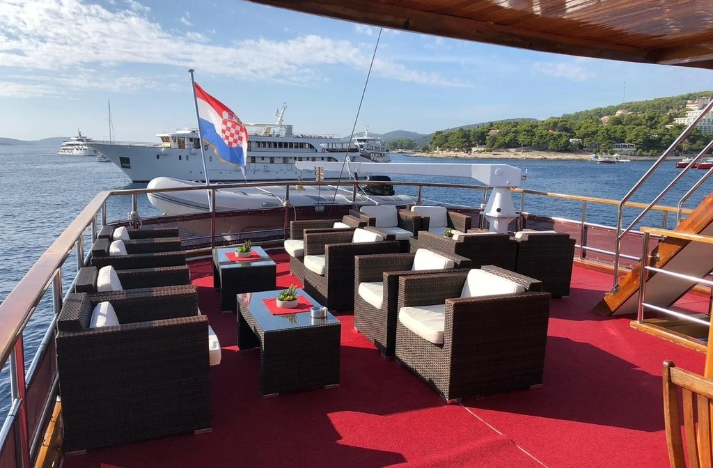 Schiff Inselhuepfen Kreuzfahrt Meridijan Deck
