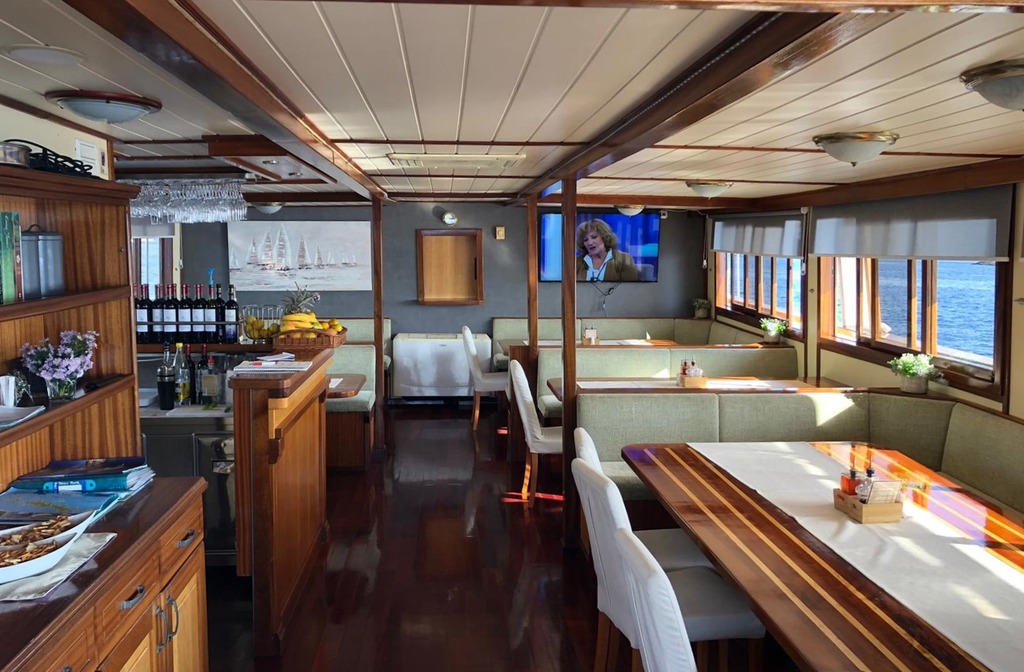 Schiff Inselhuepfen Kreuzfahrt Meridijan Restaurant