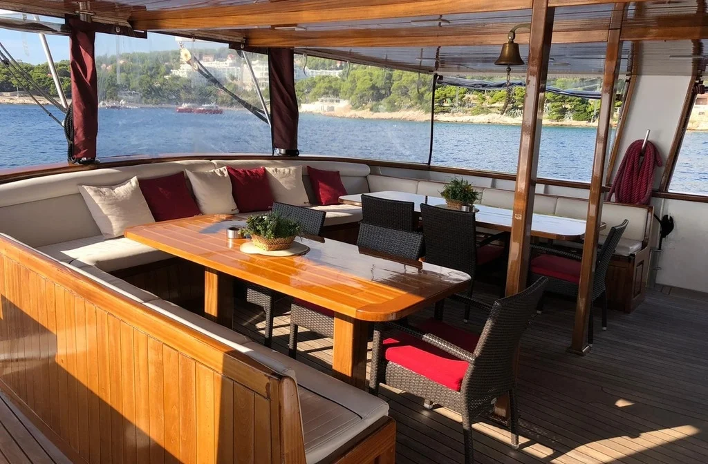 Schiff Kroatien Kreuzfahrt Meridijan Deck