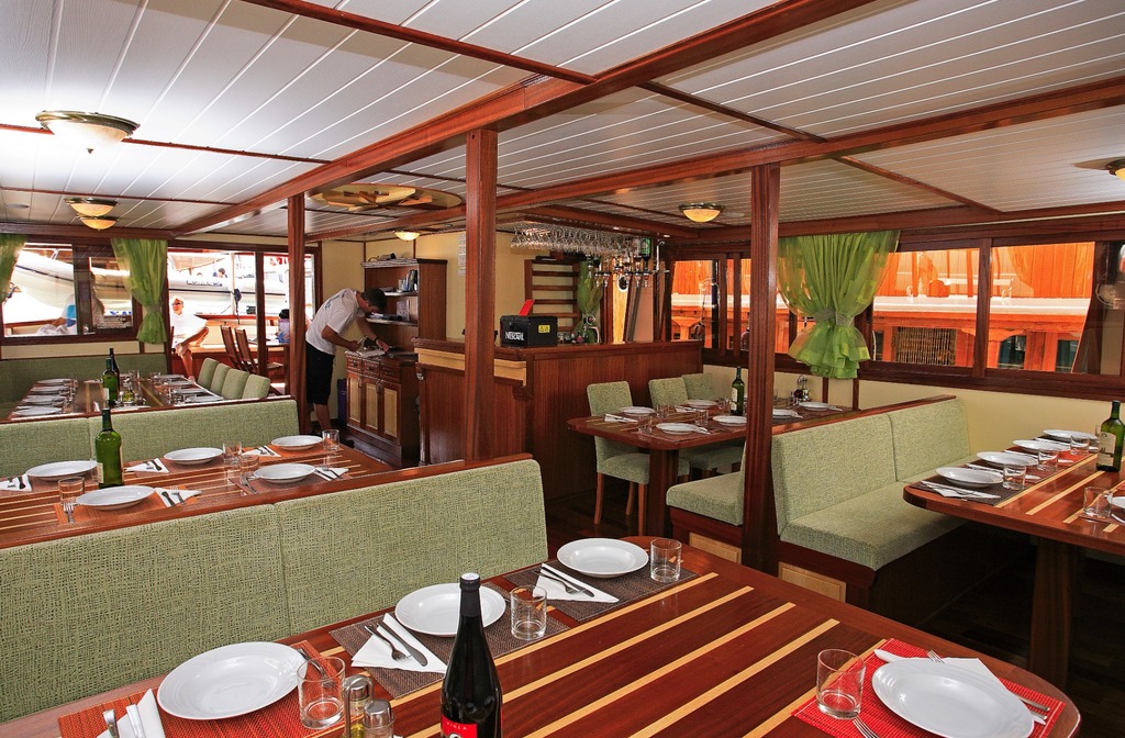 Schiff Inselhuepfen Kreuzfahrt Meridijan Restaurant