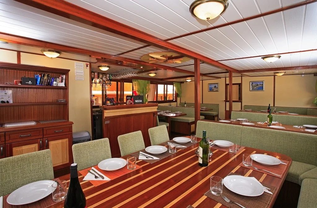 Schiff Inselhuepfen Kreuzfahrt Meridijan Restaurant