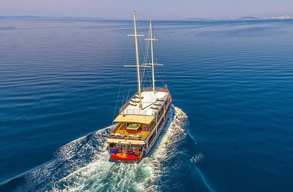 Schiff Luna Von Oben Hinten