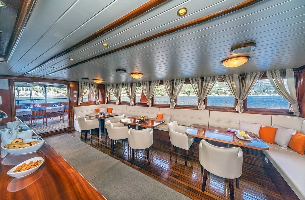 Schiff Luna Salon Nach Aussen