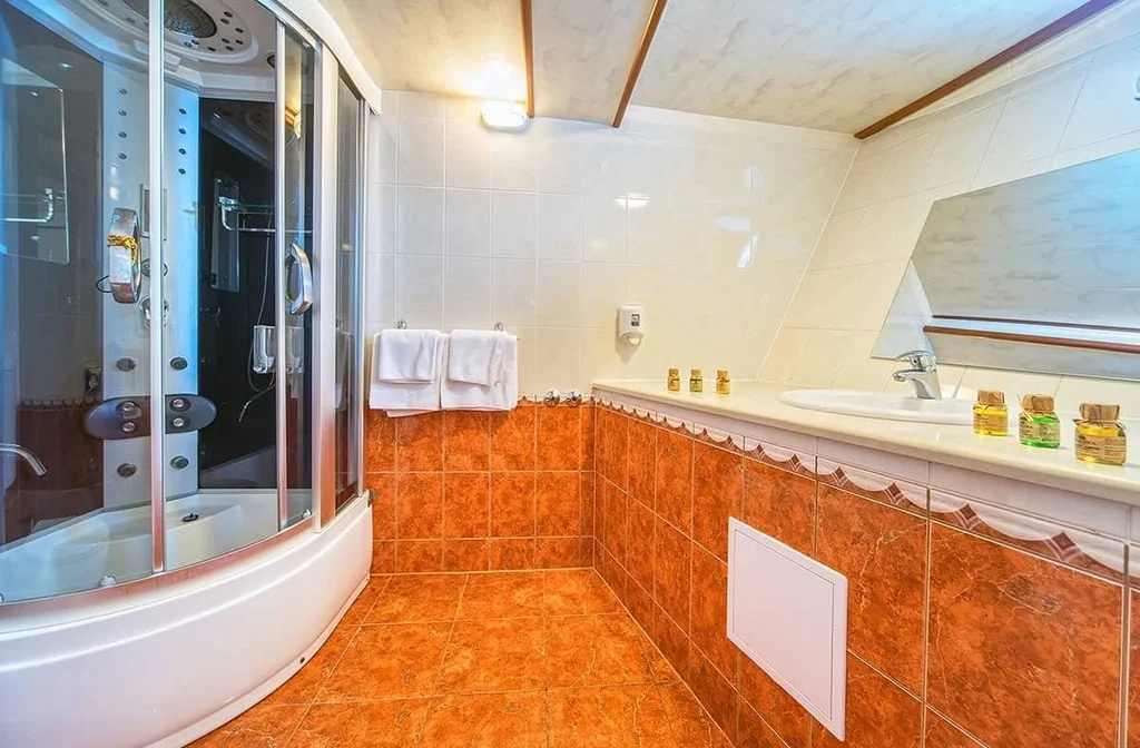 Schiff Luna Badezimmer