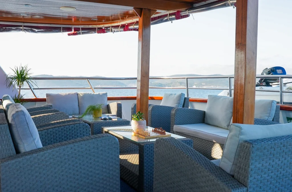 Schiff Spledid Heck Lounge