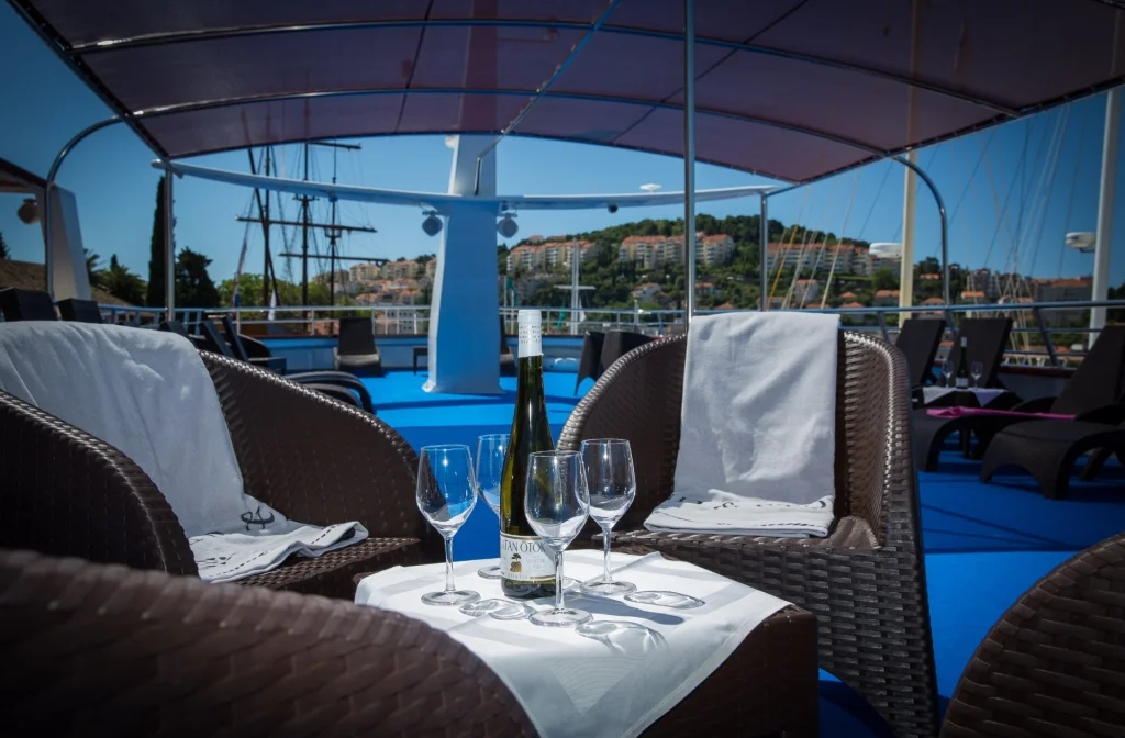 Schiff Spledid Sonnendeck Wein