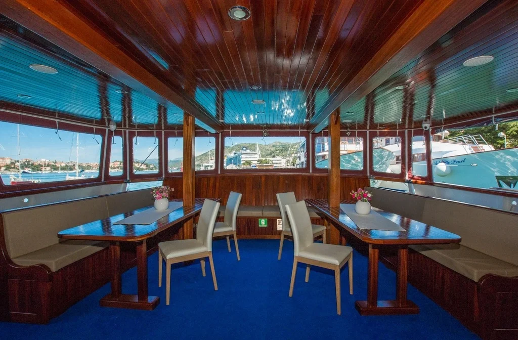 Schiff Inselhuepfen Kreuzfahrt Splendid Sonnendeck Gedeckt