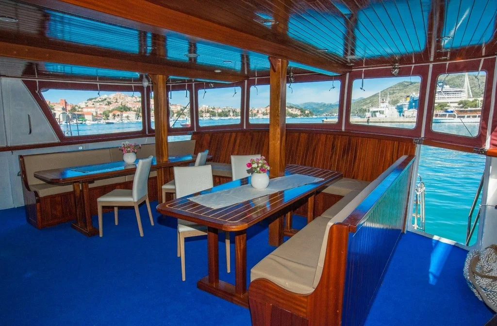 Schiff Inselhuepfen Kreuzfahrt Splendid Sonnendeck Gedeckt