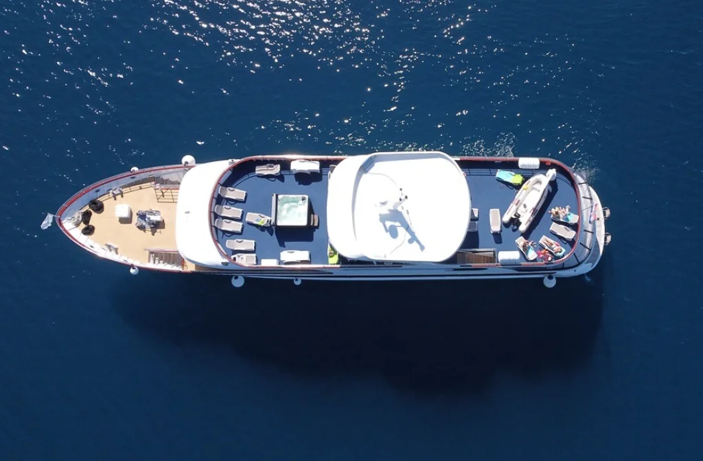 Schiff Invictus Aussenansicht Von Oben