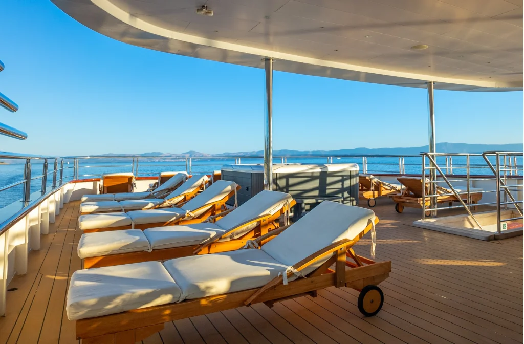 Schiff Ambassador Sonnendeck Liegestuehle