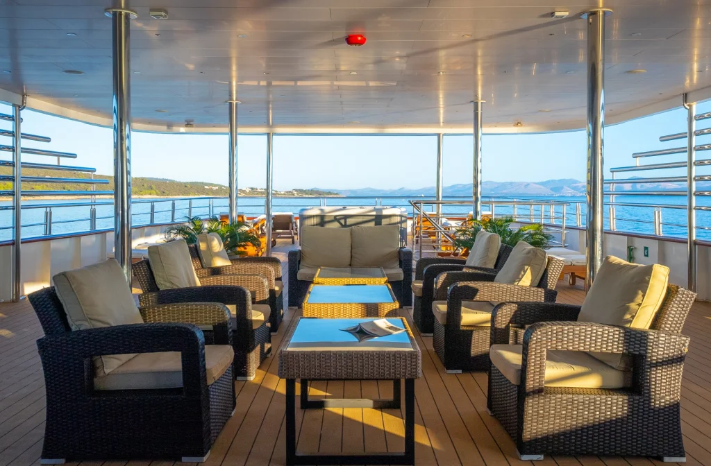 Schiff Ambassador Sonnendeck Lounge