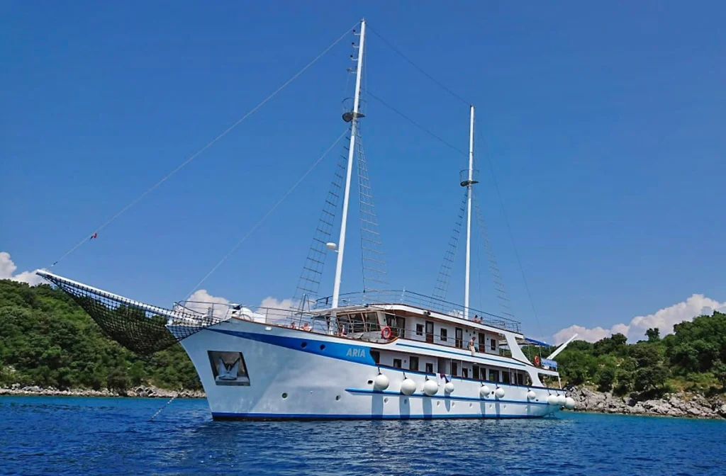 Schiff Aria Aussenansicht Backbord