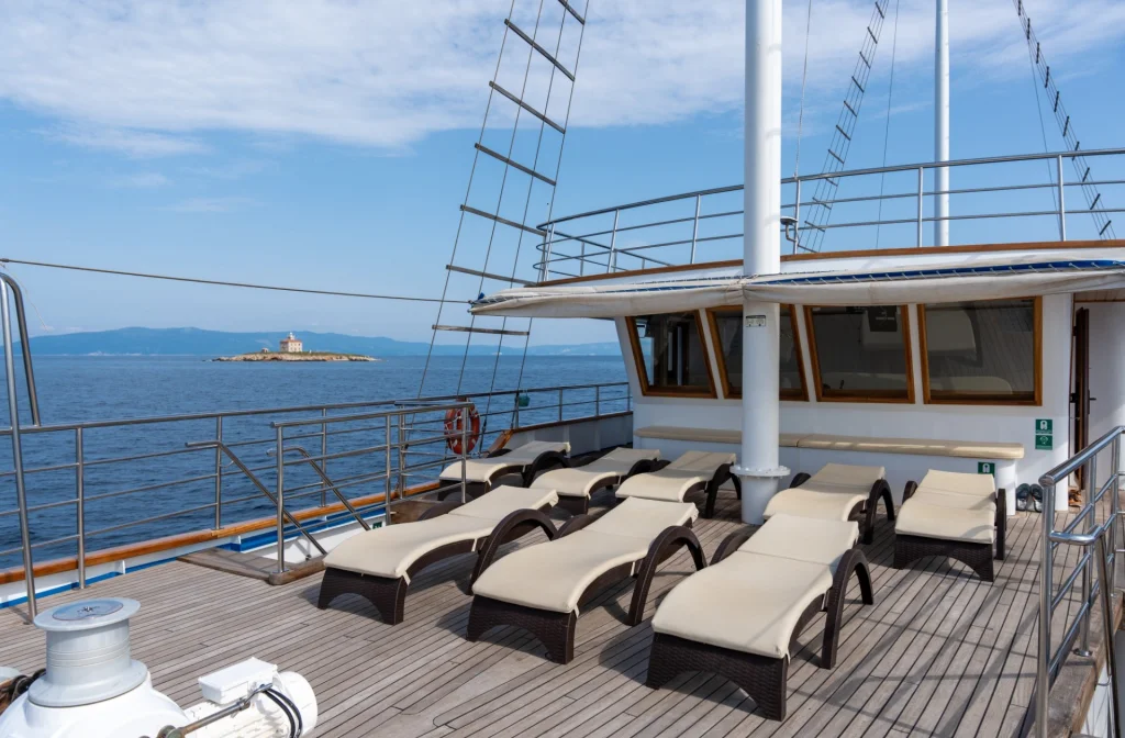 Schiff Aria Sonnendeck