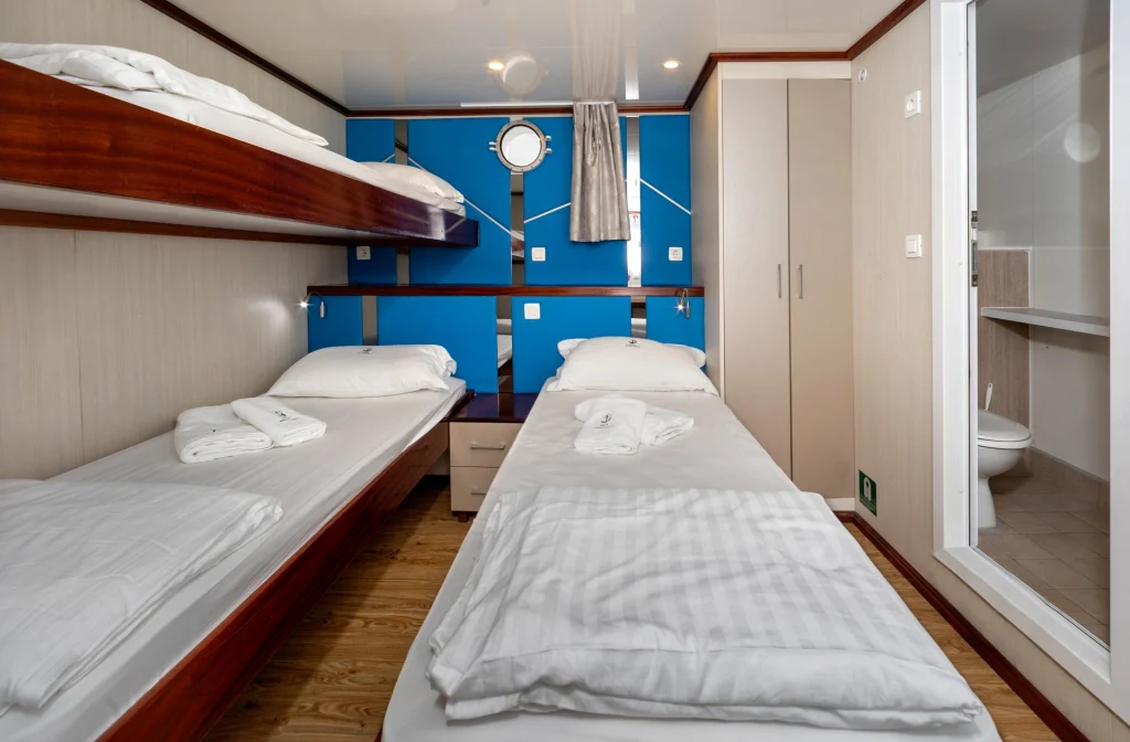 Schiff Aria Kabine Auf Unterdeck Dreibett Schrank