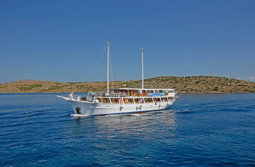 Schiff Kazimir Aussenansicht Backbord