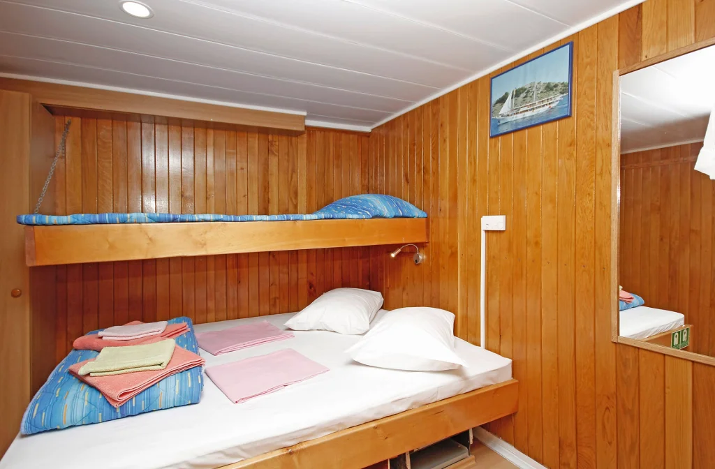 Schiff Kazimer Kabine Auf Hauptdeck Dreibett