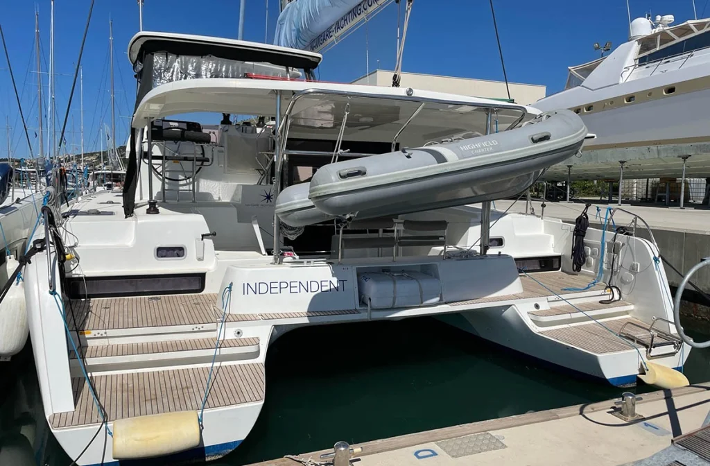 Schiff Independet Segelboot Aussenansicht Hafen