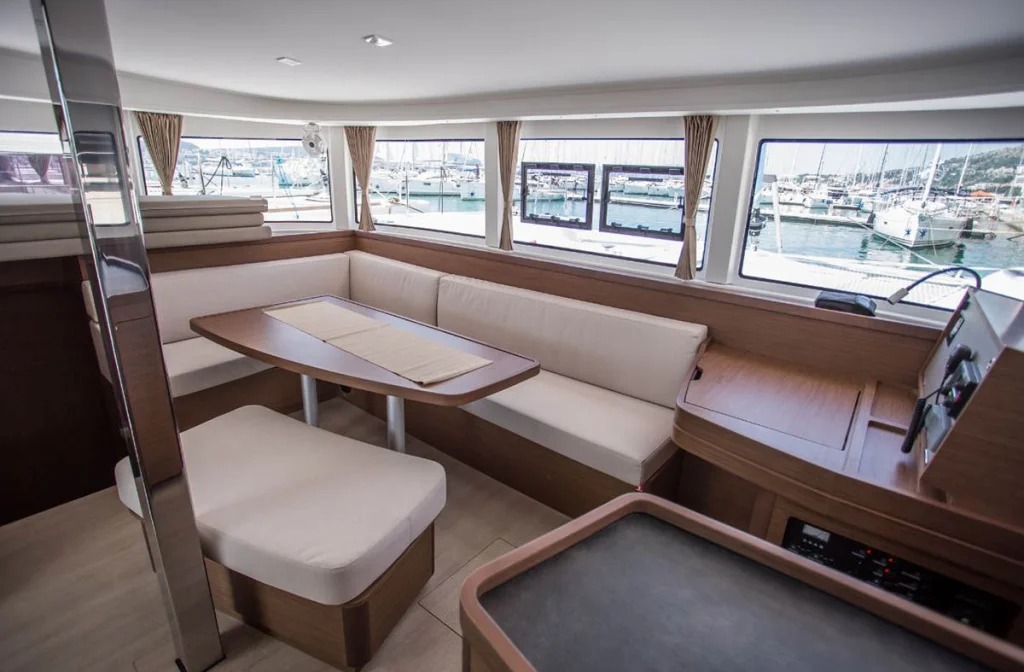 Schiff Independet Segelboot Esstisch