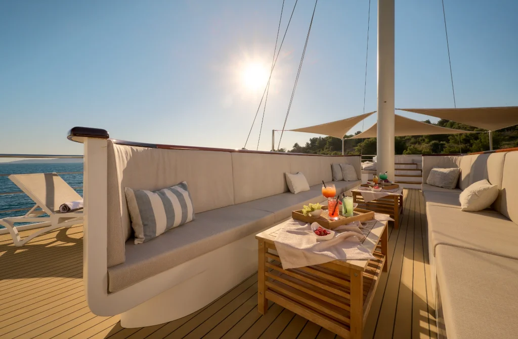 Schiff Bellezza Sonnendeck Lounge
