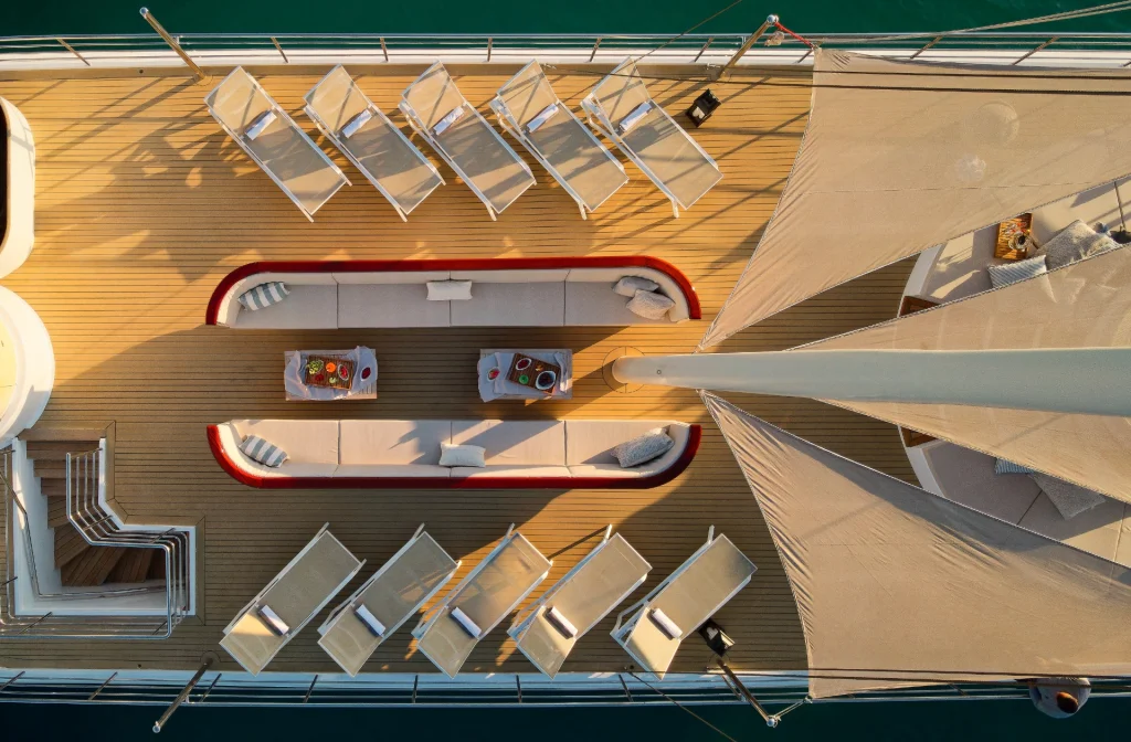 Schiff Bellezza Sonnendeckliegestuehle