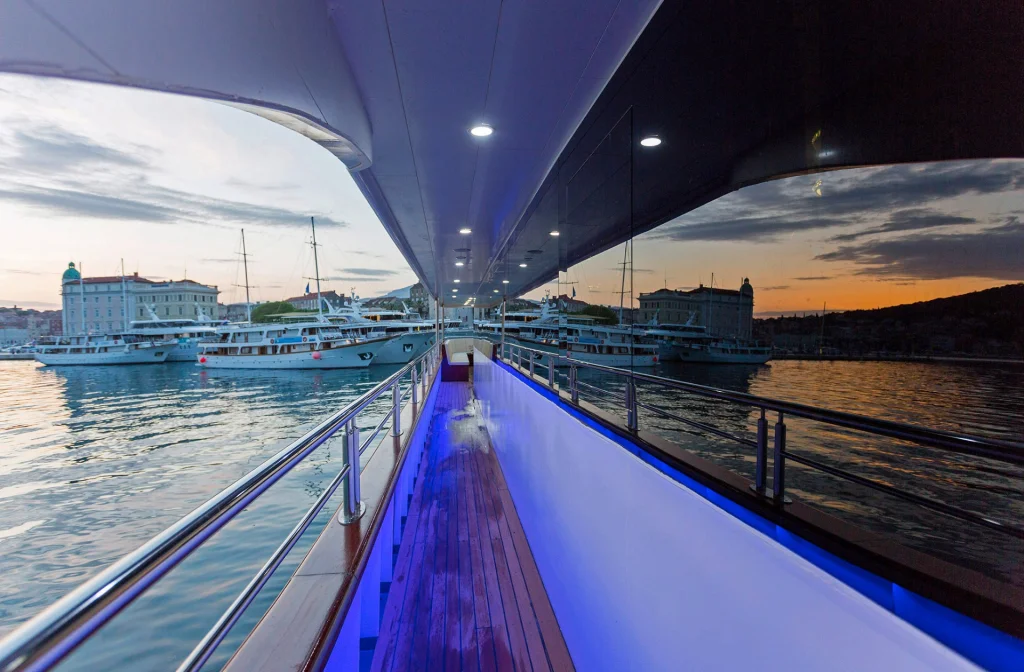 Schiff Solaris Haupteck Split