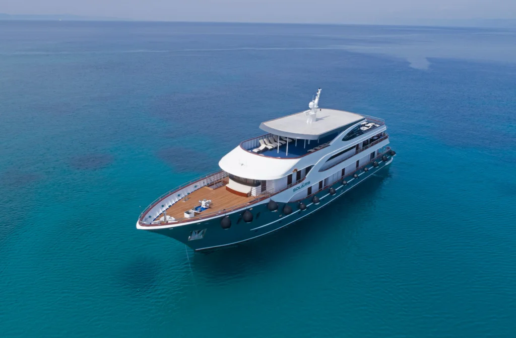 Schiff Solaris Aussenansicht Steuerbord