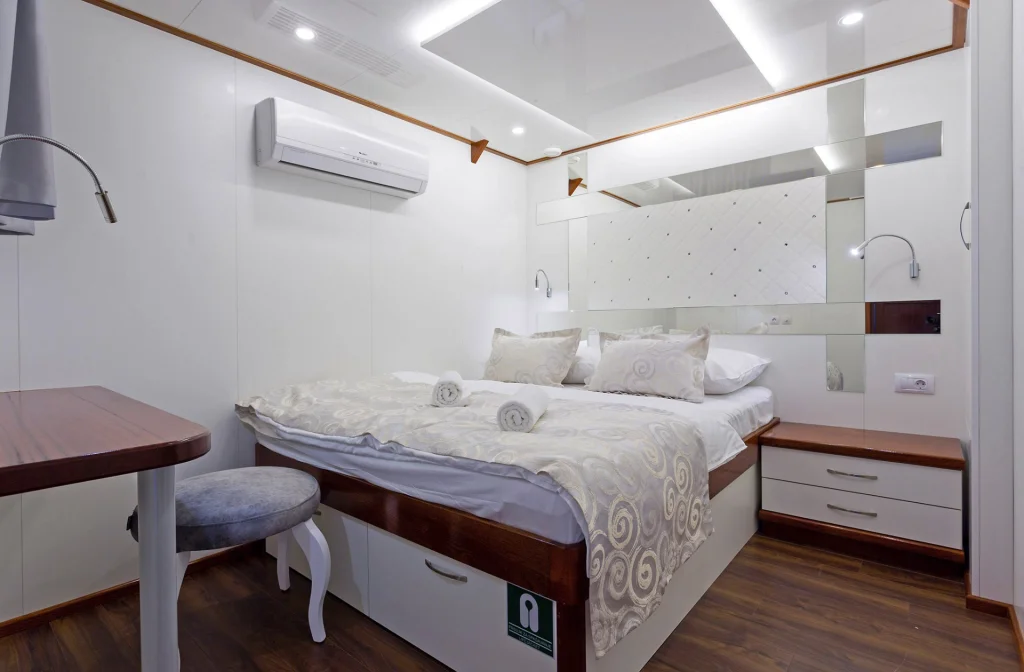 Schiff Solaris Kabine Auf Hauptdeck Bett Stuhl Klimaanlage