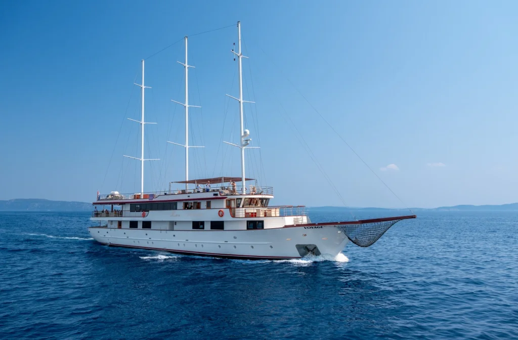 Schiff Voyage Aussenansicht Steuerbord