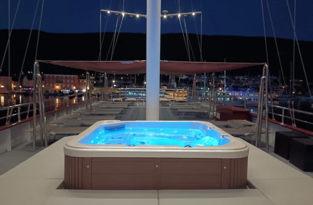 Schiff Voyage Sonnendeck Whirpool