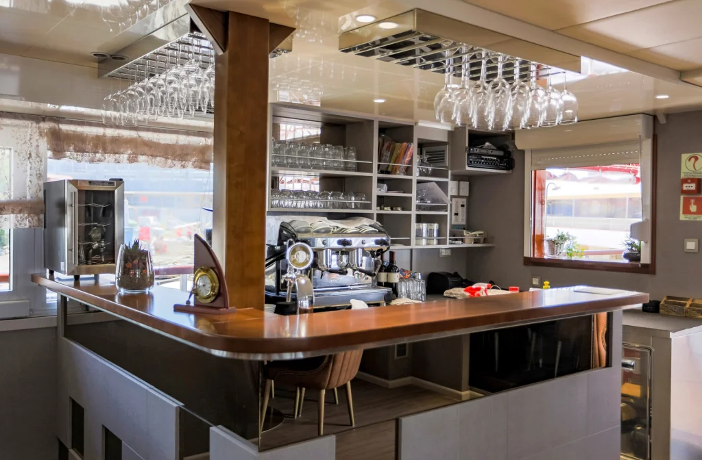 Schiff Voyage Salon Bar