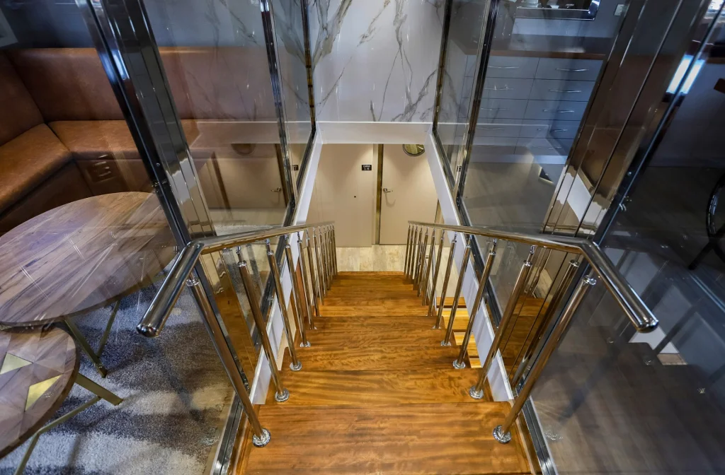 Schiff Voyage Hauptdeck Treppe