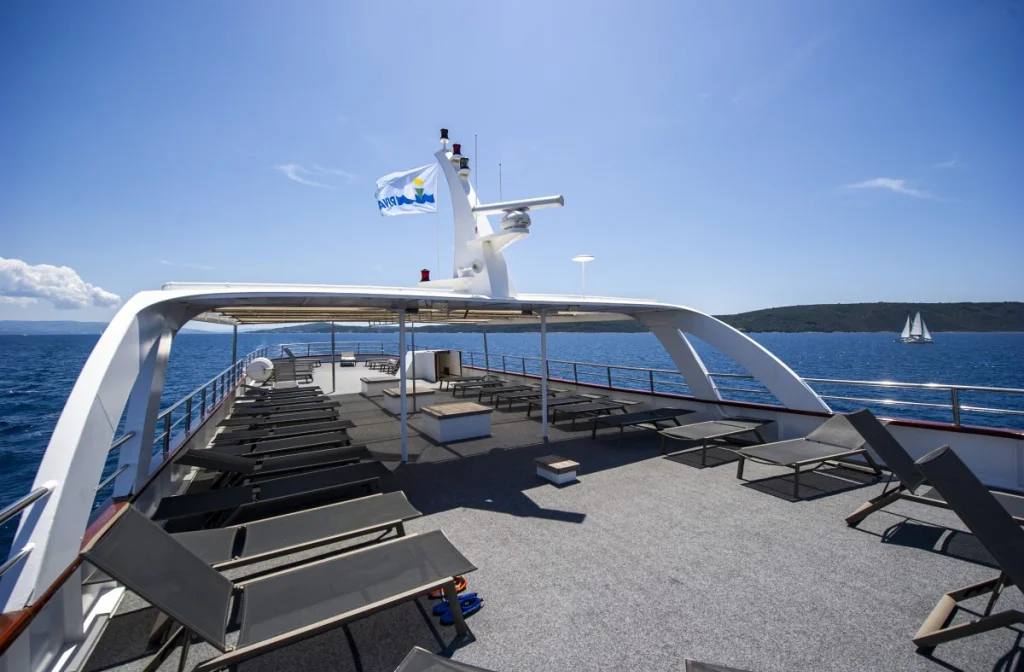 Schiff Mystic Sonnendeck