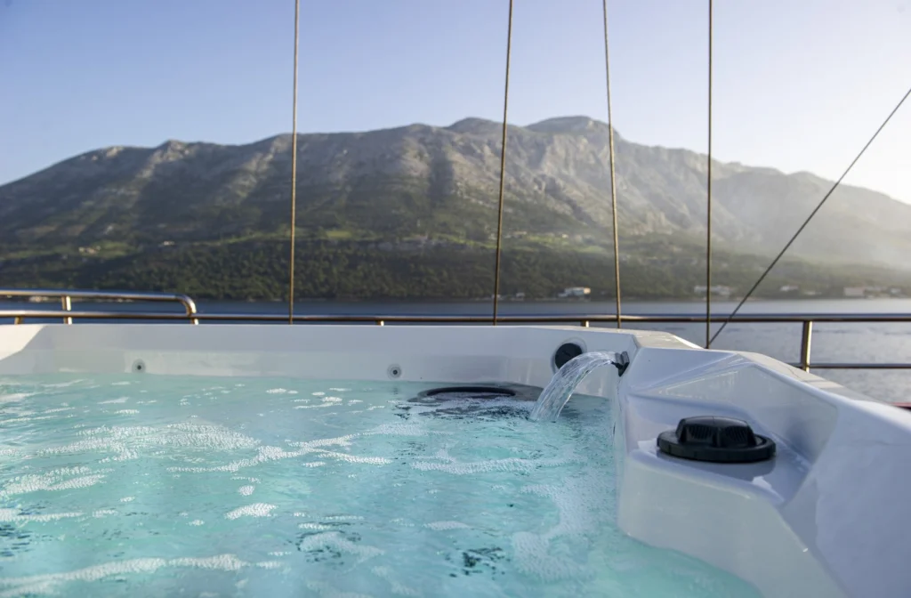 Schiff Amore Sonnendeck Whirpool