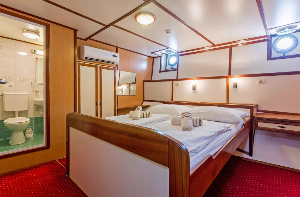 Schiff Amore Kabine Auf Unterdeck Bett Badezimmer